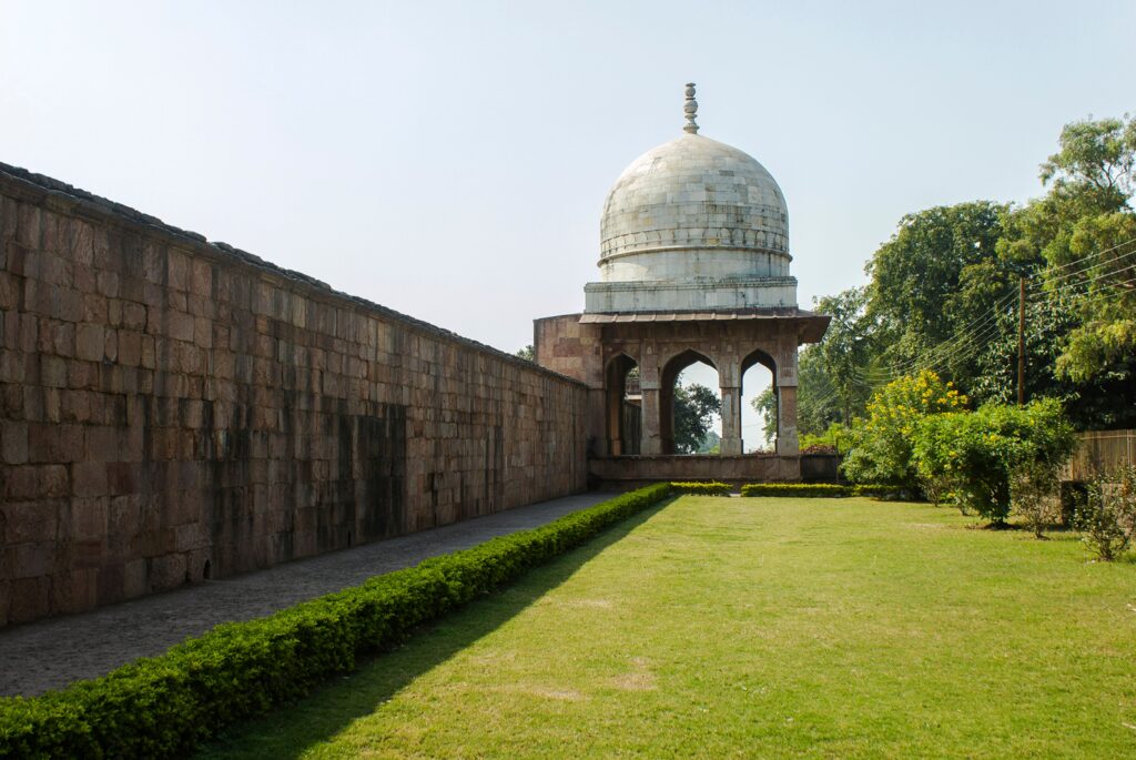 Premium Indore to Mandu Cab Service for sightseeing tours