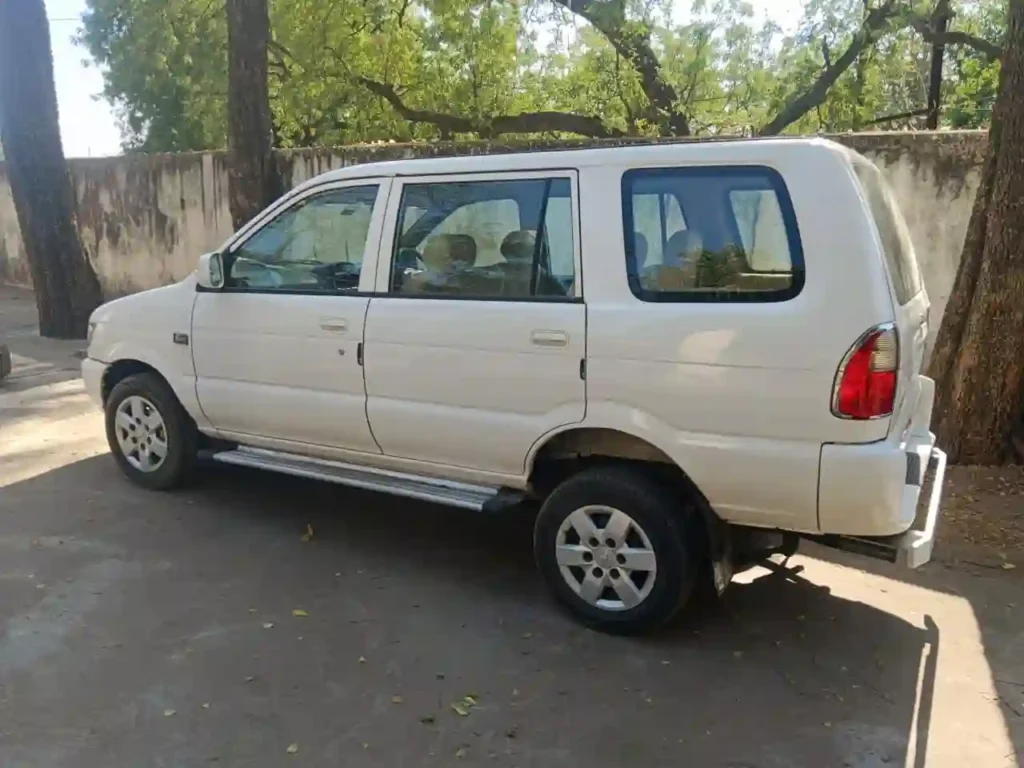Affordable Tavera Car Rental in Indore for group travel